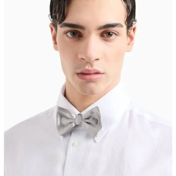 Giorgio Armani 100% Silk Bow Tie Silver NWT Formal Tuxedo Medium Made in Italy - Picture 1 of 7
